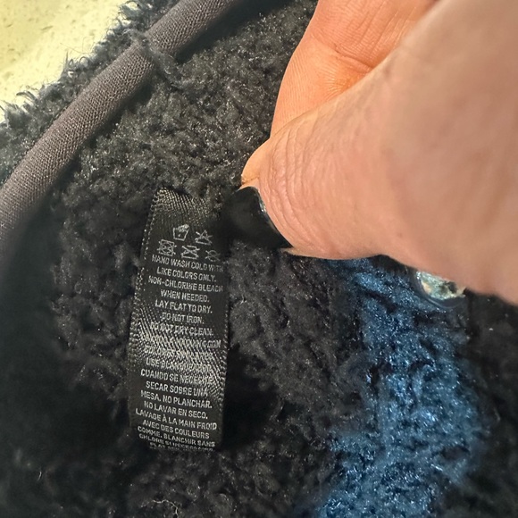 SKIMS teddy pullover with quarter snaps and high neck - Picture 7 of 14